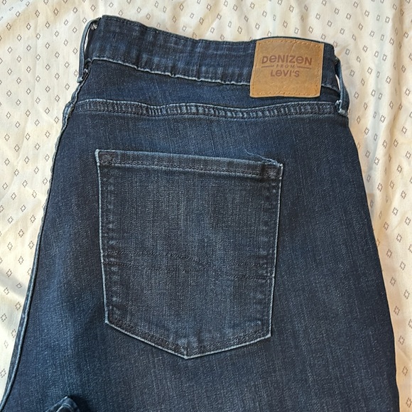 Women’s Levi’s - NWOT - Picture 2 of 5